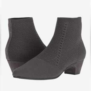 Eileen Fisher Purl Gray Sock Booties Stretch Comfort Suede Heel Sz 7